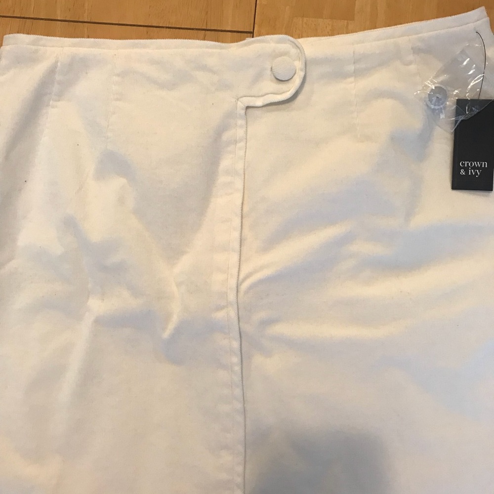 Corduroy skirt. Off white.